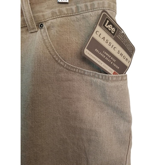 LEE Lower Rise relaxed seat Women's Shorts Size 20W 39/40 Inseam 6 inches Khaki - Picture 4 of 7